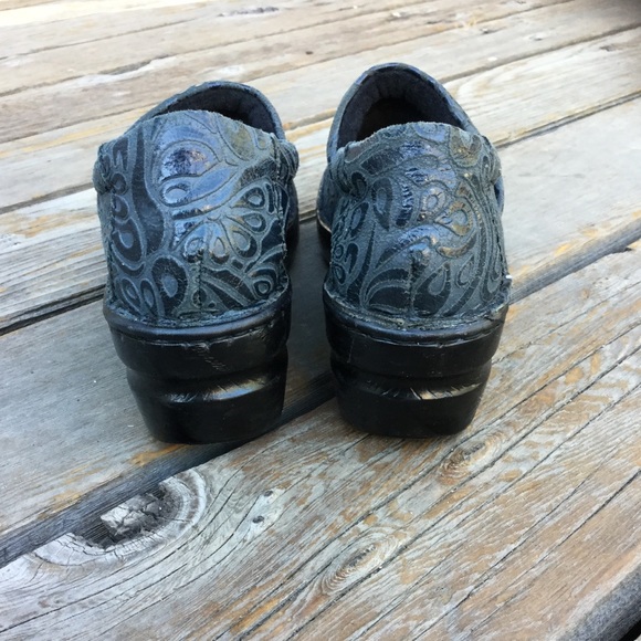 Womens BOC by BORN Concepts Embossed Paisley Clogs - Picture 5 of 8